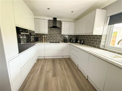 ALTERNATE VIEW OF KITCHEN/BREAKFAST ROOM